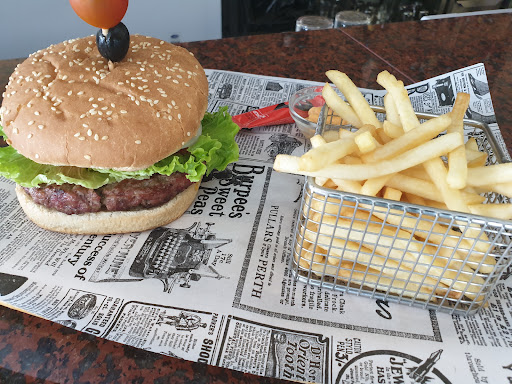 Farm Village - Into The Wild: Smash Burguer & Cocktails