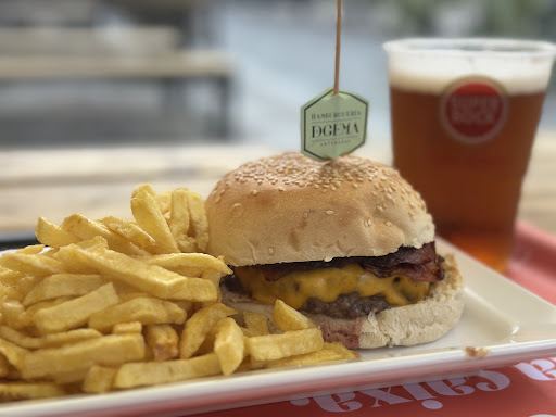 Hamburgueria DeGema (Gaia, Mercado Beira-Rio)