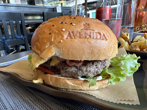 AVENIDA GastroPub & Grill