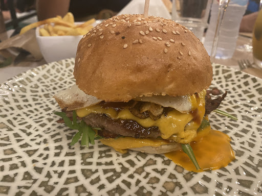 LIP FOOD & DRINKS