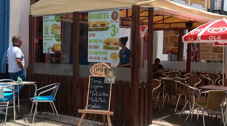 John's Café - Angra do Heroísmo 1 Johns Café em Angra do Heroísmo - Ambiente Aconchegante e Café de Qualidade