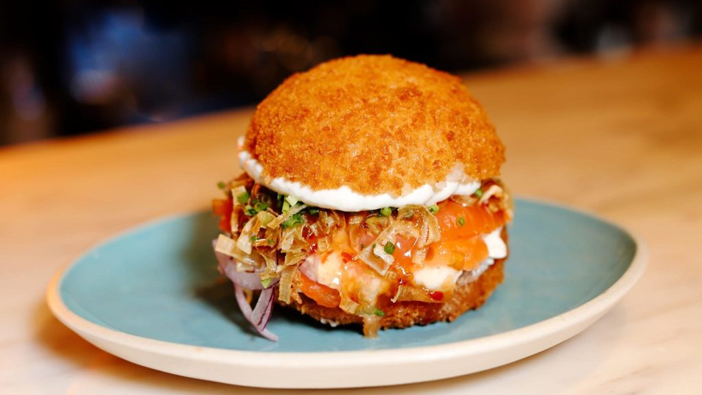 Hambúrguer delicioso de Lou’s – Imagem apetitosa de fast food artesanal