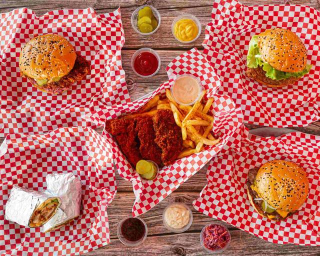Sam’s Burgers & Fried Chicken 1 Sams Burgers & Fried Chicken: Hambúrgueres e Frango Frito Deliciosos