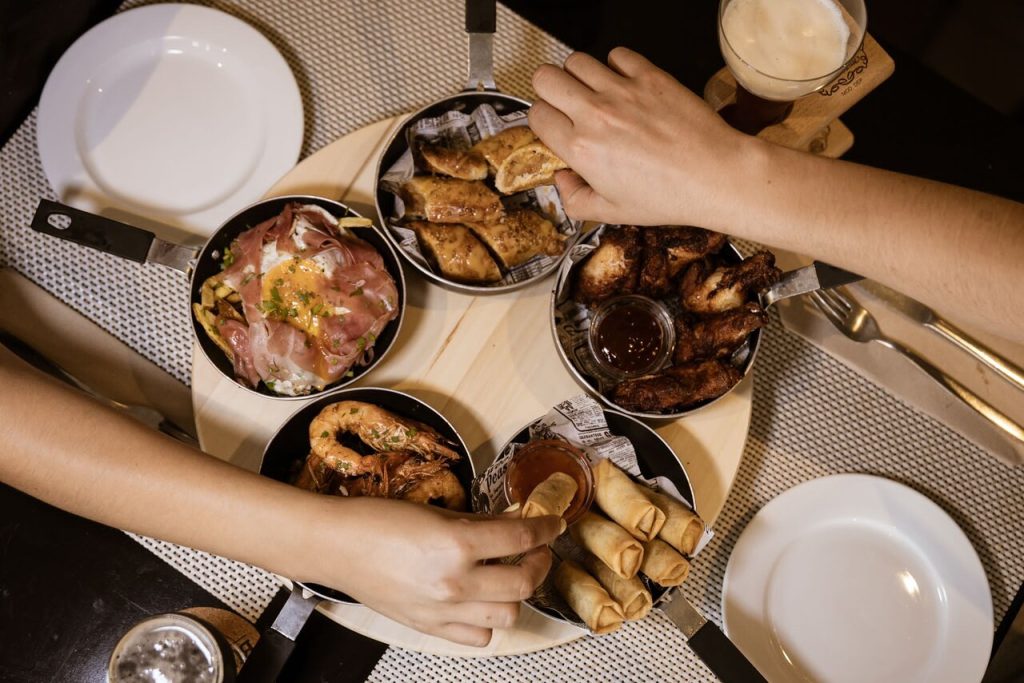Taberna Burguesa | Centro Histórico 1 Taberna Burguesa no Centro Histórico – Ambiente Rústico e Sabor Autêntico