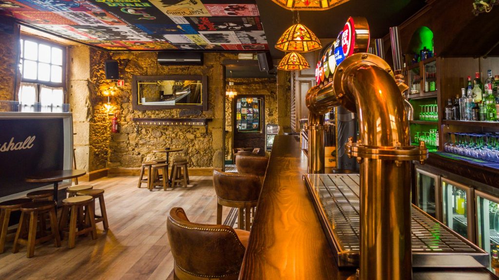 SideWays Irish Pub: Ambiente Autêntico e Cervejas Artesanais em Portugal