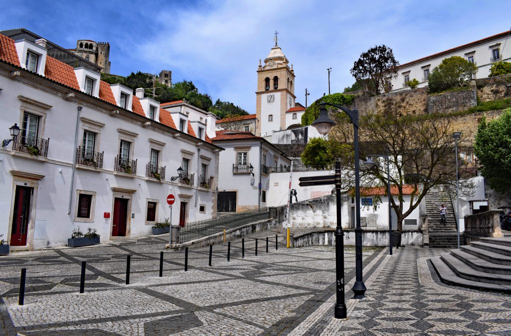 Leiria: Cidade Histórica em Portugal com Castelo e Natureza Deslumbrante