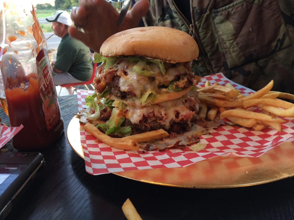Junkyard Food 1 Comida no Ferro-Velho: Sabor Inusitado em Ambiente Alternativo