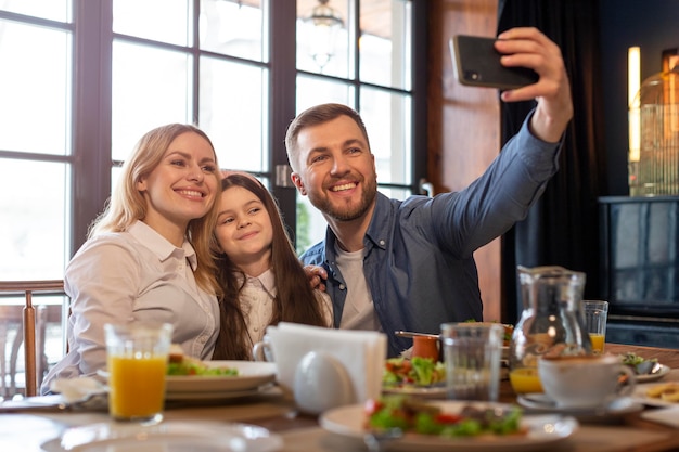 Familia Restaurante 1 Restaurante Familiar em Família: Refeições Deliciosas para Todos