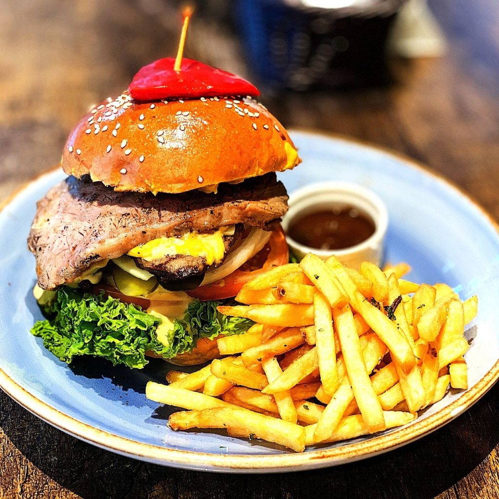 Havana Burger 1 Havana Burger: Sabor Cubano em Cada Mordida – Imagem Deliciosa