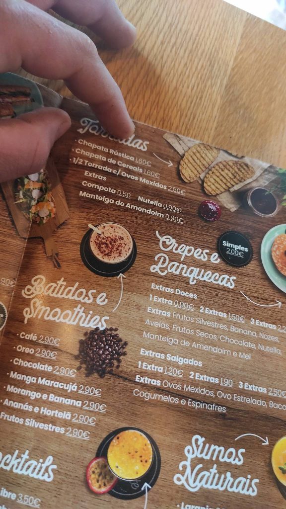 Charlotte - Coffee & Food 1 Charlotte - Café e Comida Deliciosa em um Ambiente Aconchegante