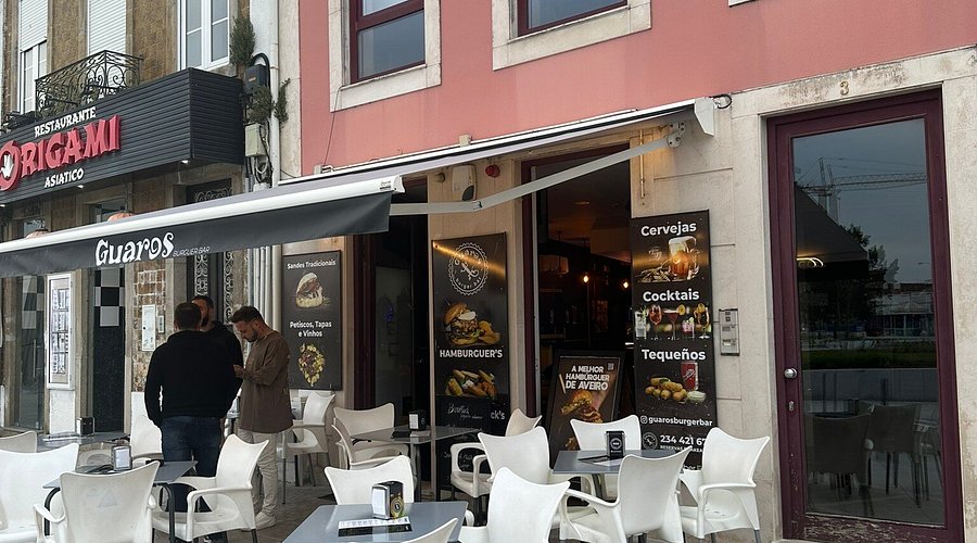 Guaro´s Burger Bar 1 Guaros Burger Bar – Hambúrgueres Artesanais e Ambiente Único